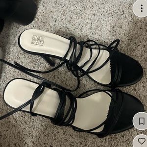 cute heels that’s wrap around leg